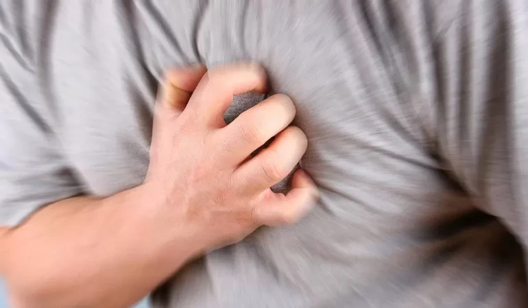 Sıcak havalarda kalp krizi ve panik atak belirtileri karıştırılabiliyor