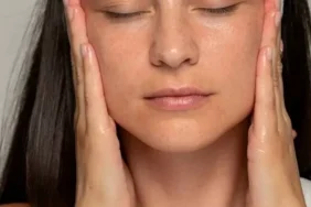9301-yuz-yogasi-nasil-yapilir-genclik-icin-en-iyi-egzersizler.jpg