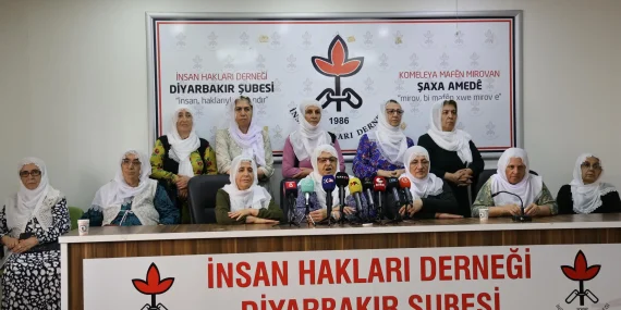 Kürtçe konuşmaları engellenen anneler: Çözüm için önce dilimizi kabul edin