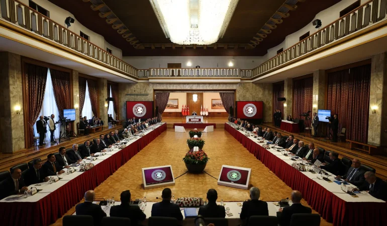 Komisyon akademisyenleri, iş insanlarını ve sendikaları dinleyecek