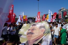 ist-31-08-25-mitingde-abdullah-ocalan-posteri-acildi7-scaled.jpg