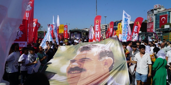 İstanbul’da Barış Mitingine Öcalan’dan mesaj: Barış ve özgürlük yürüyüşünü daha da büyütmeye çağırıyorum