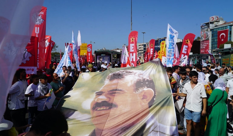 İstanbul’da Barış Mitingine Öcalan’dan mesaj: Barış ve özgürlük yürüyüşünü daha da büyütmeye çağırıyorum