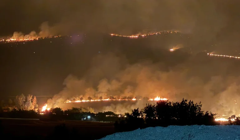 Diyarbakır’ın üç ilçesindeki yangın büyüyor: DEM Parti’den helikopter çağrısı