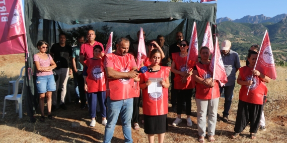 Dersim’de Peri Tekstil işçileri direnişte: “Sendikalı olarak işe dönmek istiyoruz”