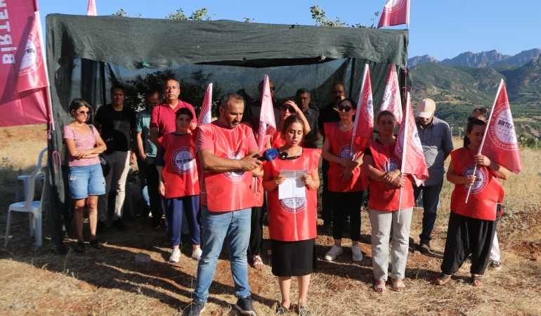 Dersim’de Peri Tekstil işçileri direnişte: “Sendikalı olarak işe dönmek istiyoruz”