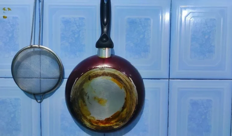 Yanmış tencere nasıl temizlenir?