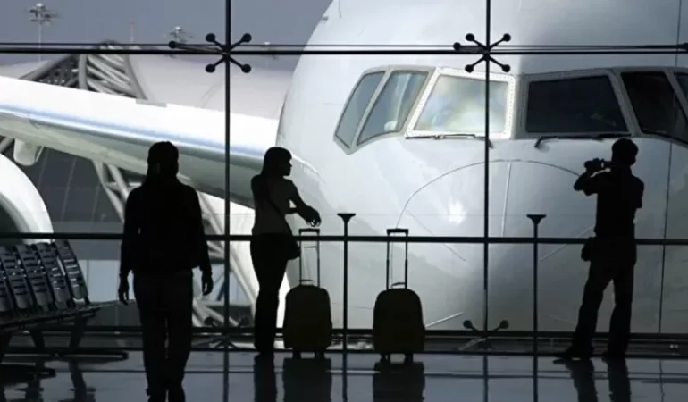 Rahat bir uçuş için çantanızda bulunması gereken 5 Eşya