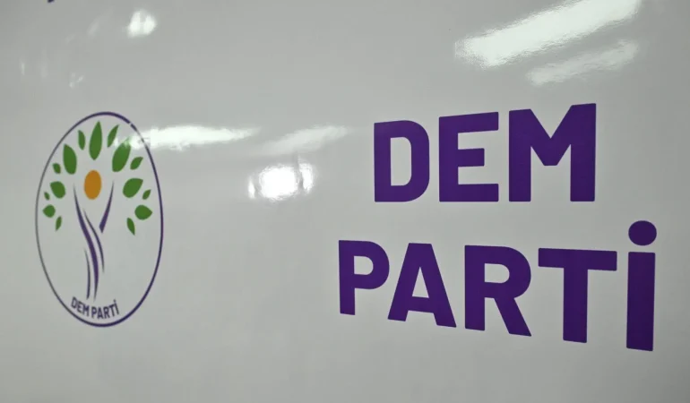 DEM Parti’den CHP il yönetiminin görevden alınmasına tepki