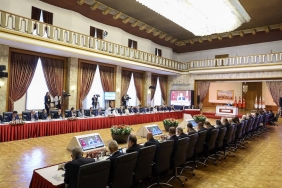 komisyonda-kayyim-gerginligi-araya-numan-kurtulmus-girdi-dwx4.png