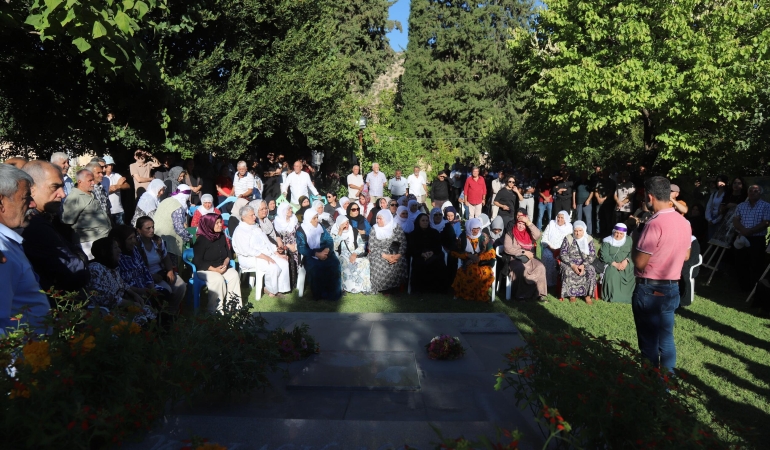 Apê Musa mezarı başında anıldı