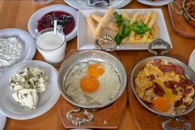1230-kahvaltida-tuketilince-kilo-verdiren-en-etkili-6-yiyecek.jpg