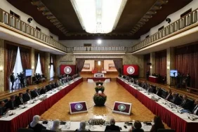 690x390cc-ank-08-10-2025-komisyon-toplantisi-mebya-der-aktarim-690x390.jpg