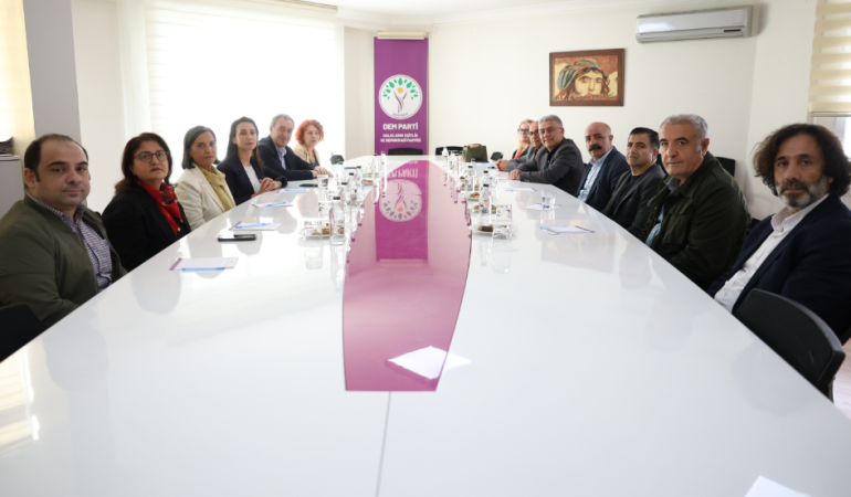 DEM Parti Eş Genel Başkanları Alevi örgüt ve kurumlarıyla bir araya geldi