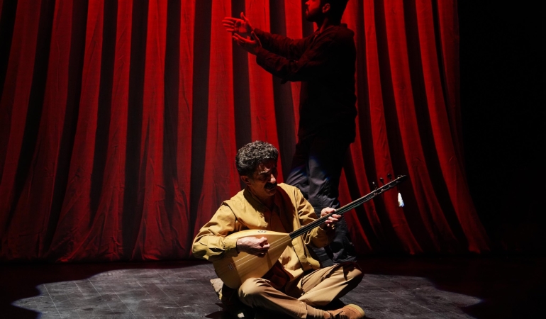 Alevî-Bektaşî kültürüne şiirsel bir saygı duruşu olan “Zâkir” İstanbul’da seyirciyle buluşuyor