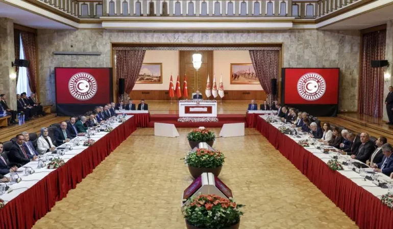 Komisyon toplantısında kadınlar dinlendi: Öcalan ile görüşme yolu açılmalı