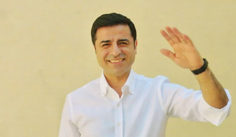 Demirtaş’tan ‘kar makinesi’ metaforlu yeni açıklama: Oyalanırsanız kar yolları kapatır