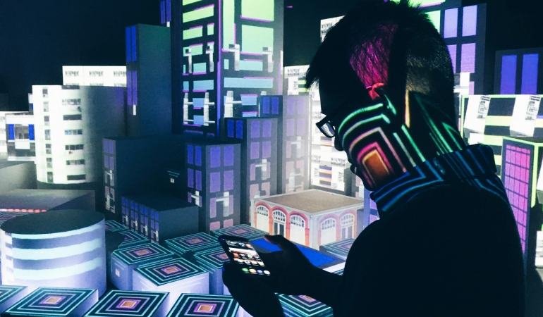 Geleceğin Çevrimiçi Eğlenceleri ve Teknoloji Gelişimi