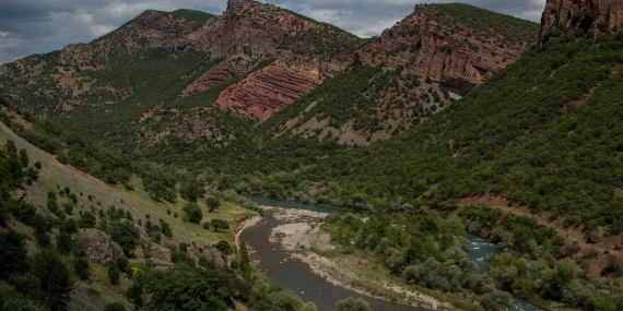 Munzur Dağları’na yamaç paraşütü merkezi planı tartışma yarattı: STK’lardan tepki, Valilikten savunma