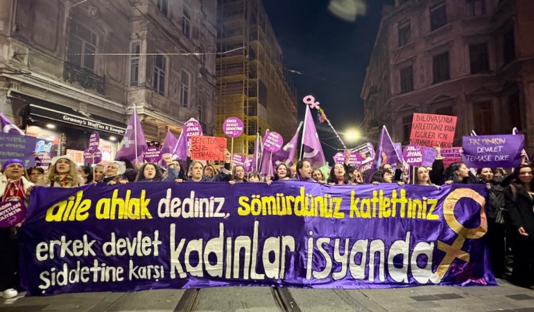 Binlerce kadın Taksim’de buluştu