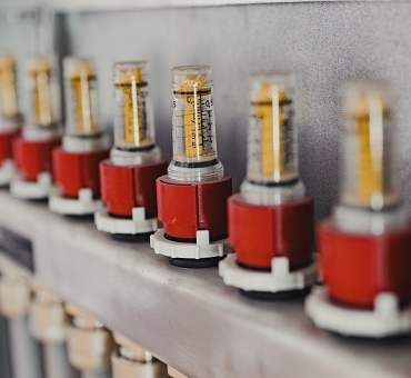 Underfloor heating control valves measuring water consumption in a building