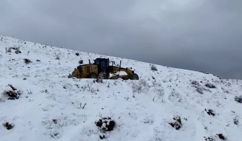 Elazığ’da kar yağışı nedeniyle 103 köy yolu ulaşıma kapandı
