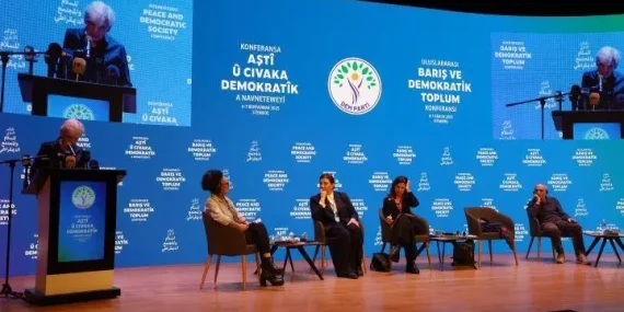 John Holloway: Devlet savaşa yol açar, komün ise barışa