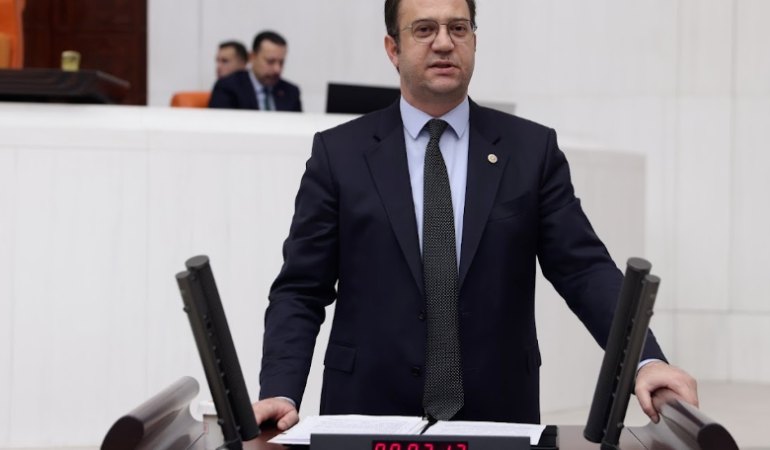 CHP Kars Milletvekili İnan Akgün Alp’ten, CHP’li Dikbayır’a Tepki: Kürtlerin Varlığını İnkar Dönemi Tarihe Karışmıştır