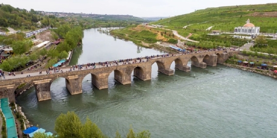 Müdahale edilmezse On Gözlü Köprü kör olacak