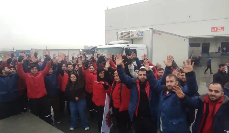 Depo işçilerinin mücadelesi sürerken Migros, işçilere işten atma mesajı gönderdi