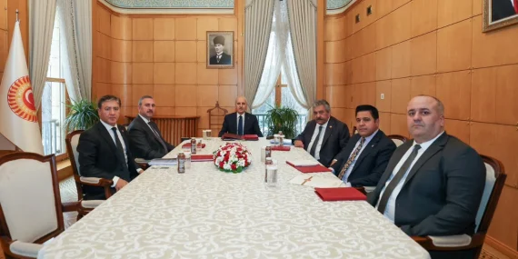 Komisyon rapor yazım ekibi toplanıyor