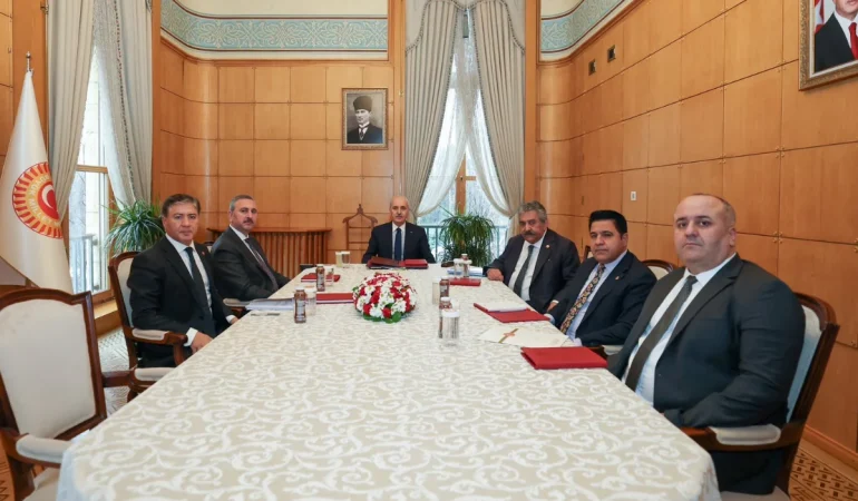 Komisyon rapor yazım ekibi toplanıyor