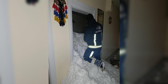 Van’da mahalleye çığ düştü: Bir ölü