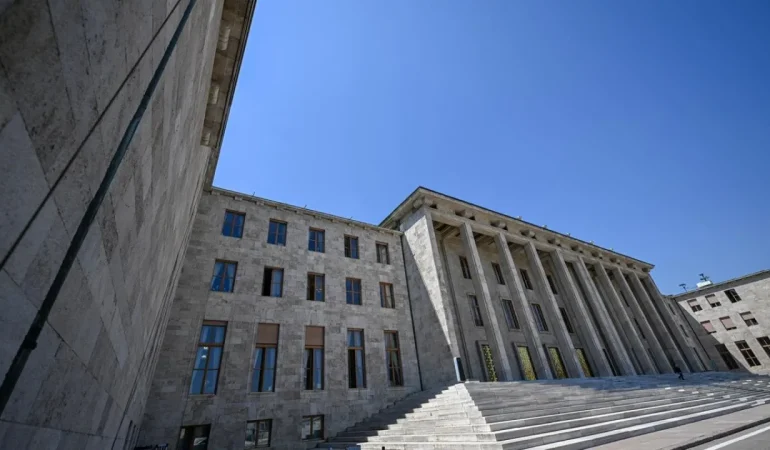 Meclis’te cinsel istismar davası: 4 sanık tahliye edildi