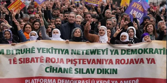 Diyarbakır’da on binlerce kişi Rojava için yürüdü