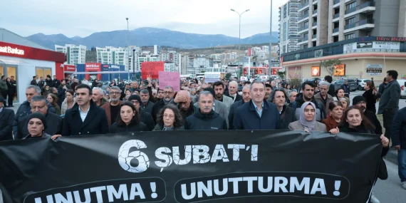 Bakırhan, deprem bölgesinden seslendi: Deprem suçu insanlık suçudur