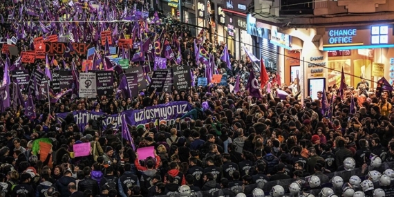 İstanbul’da 8 Mart yasağı: Yollar trafiğe kapatıldı, ulaşım kısıtlandı