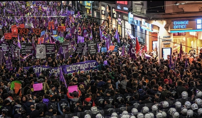İstanbul’da 8 Mart yasağı: Yollar trafiğe kapatıldı, ulaşım kısıtlandı