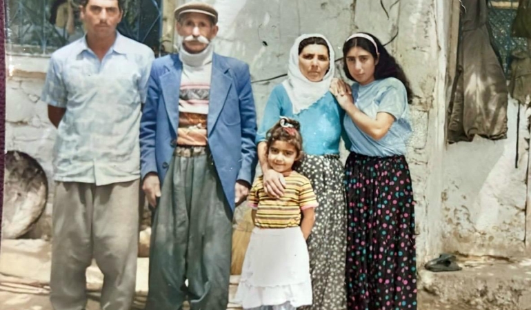 Ben de jî buradayım öğretmenim