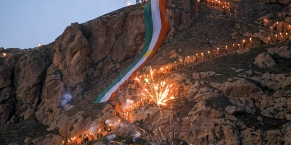 Newroz’un başkenti Akre’de görkemli Newroz yürüyüşü