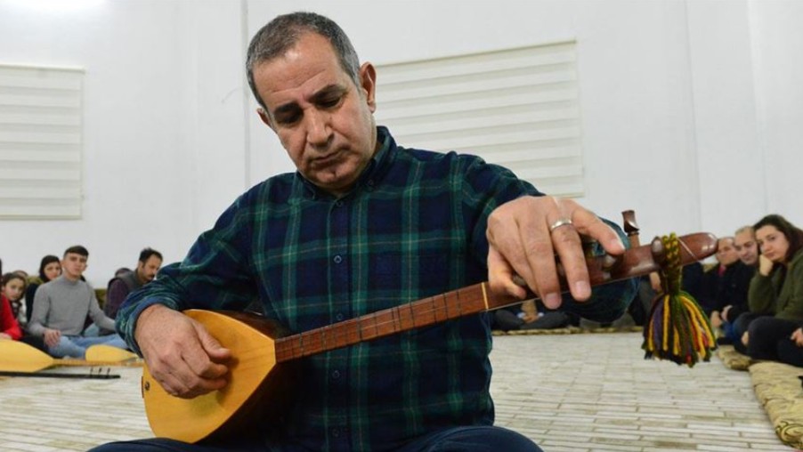 Dertli Divani ile Deyişlerin Dili