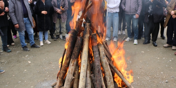 Erzincan’da Newroz kutlaması: Barış için devlet yarattığı zulümle yüzleşmeli