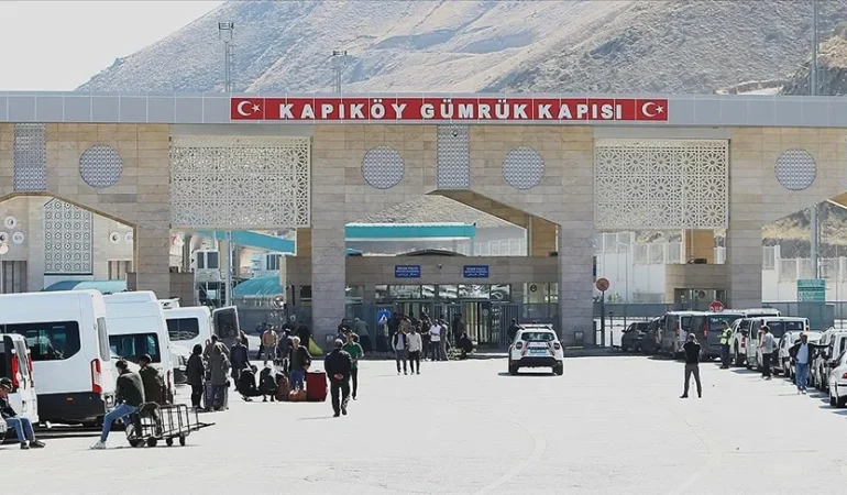 Türkiye-İran arasında günübirlik yolcu geçişleri durduruldu