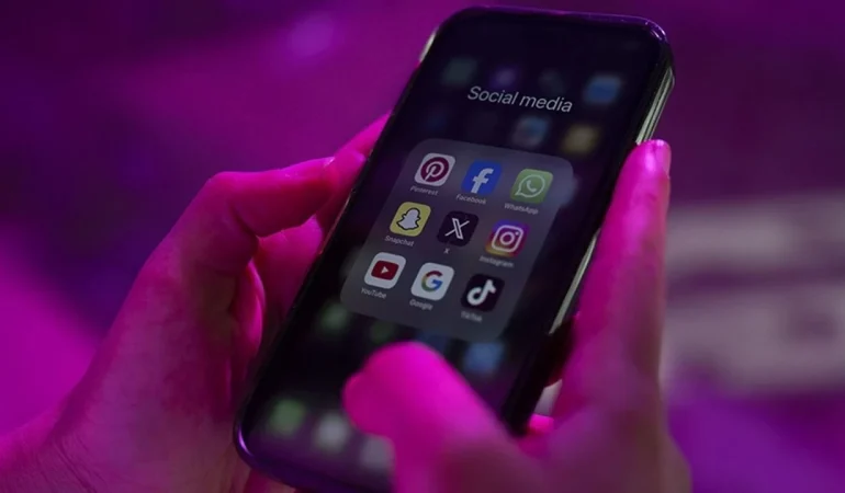 Sosyal medyaya kimlikle mi girilecek?