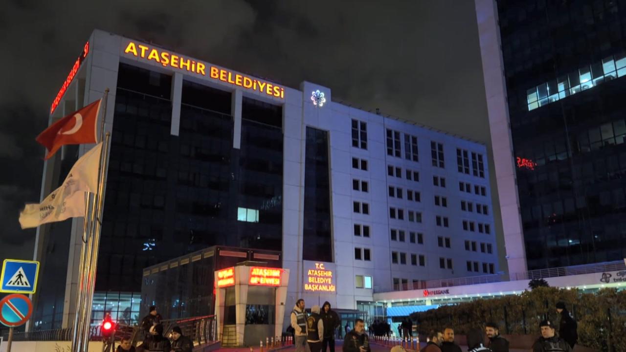 Ataşehir Belediyesi’ne operasyon: Belediye başkanı Onursal Adıgüzel dahil 18 kişi gözaltına alındı