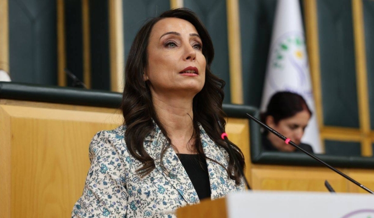 Tülay Hatimoğulları, Kurtulmuş’u süreç için göreve çağırdı: Meclis’in başında durun ve raporun yasalaşması için itici güç olun