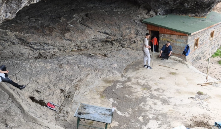 Düzgün Bava Cemevi’nden “Kutsala Saldırı” Tepkisi: Suç Duyurusu Yapıldı, Soruşturma Başlatıldı