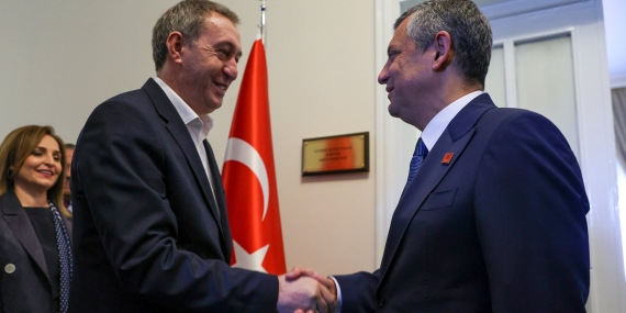 Bakırhan’dan Özel’e ziyaret: Demokrasi ayıbı, hukuk skandalı