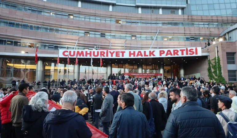CHP önünde tansiyon yüksek Kılıçdaroğlu’ndan uyarı, valilikten talimat 