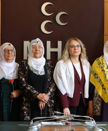 baris-anneleri-heyeti-mhp-yi-ziyaret-etti-1.jpg